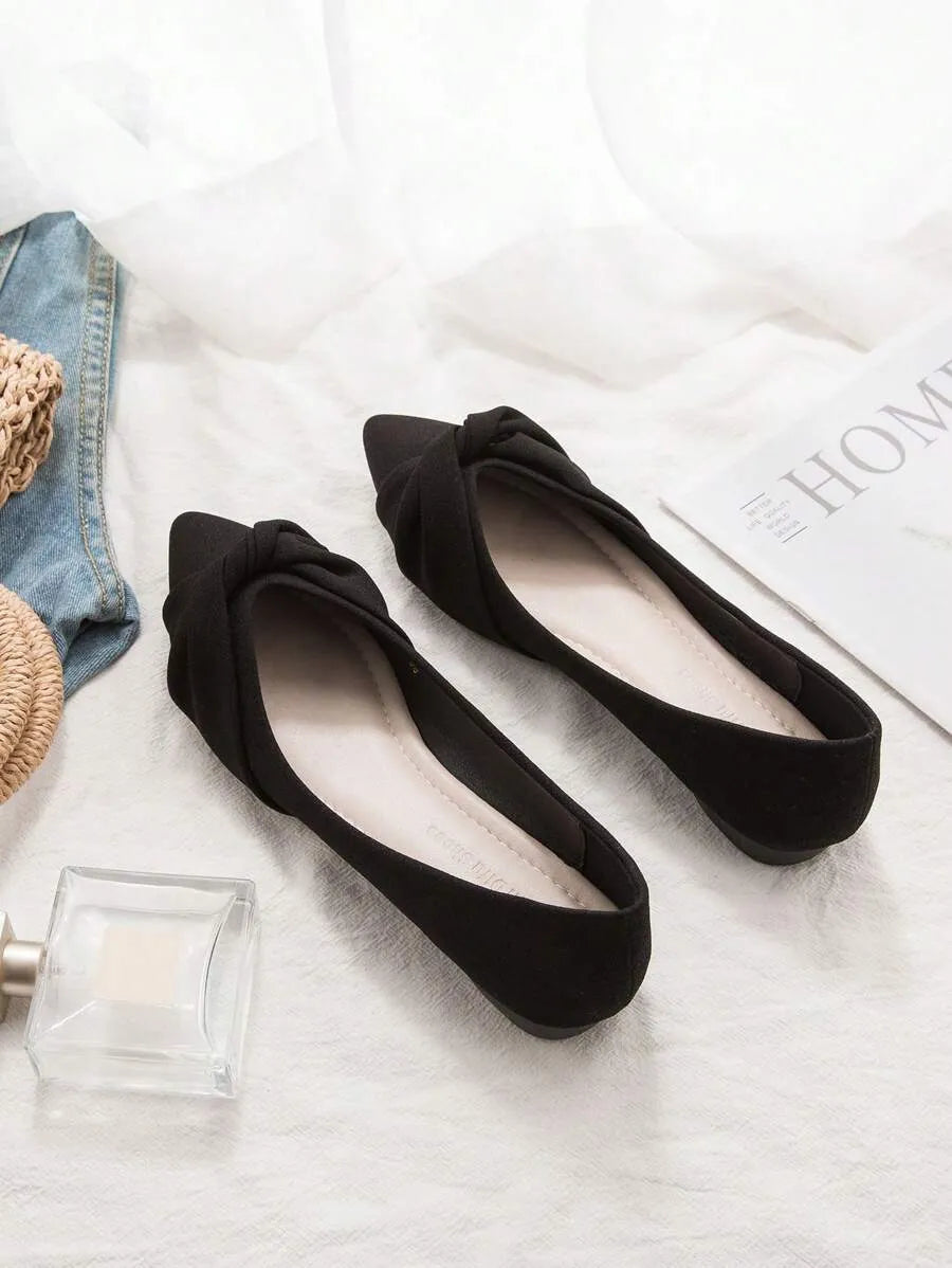 2026 Spring/Summer New Arrival: French Elegance and Ladylike Style, Women's Pointed-Toe Flat Shoes, Perfect for Pairing with Dresses, Comfortable Soft-Soled Black Casual Shoes