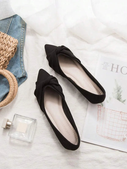 2026 Spring/Summer New Arrival: French Elegance and Ladylike Style, Women's Pointed-Toe Flat Shoes, Perfect for Pairing with Dresses, Comfortable Soft-Soled Black Casual Shoes